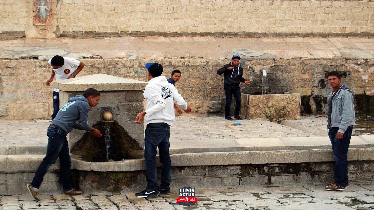 بعد النفايات والقمح الفاسد.. "فضيحة" مياه الشرب الملوثة تهز تونس – إرم نيوز